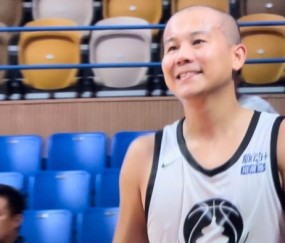 最后连续追分&amp;遭3人包夹！曹芳空砍34分5板5助4断遗憾止步半决赛